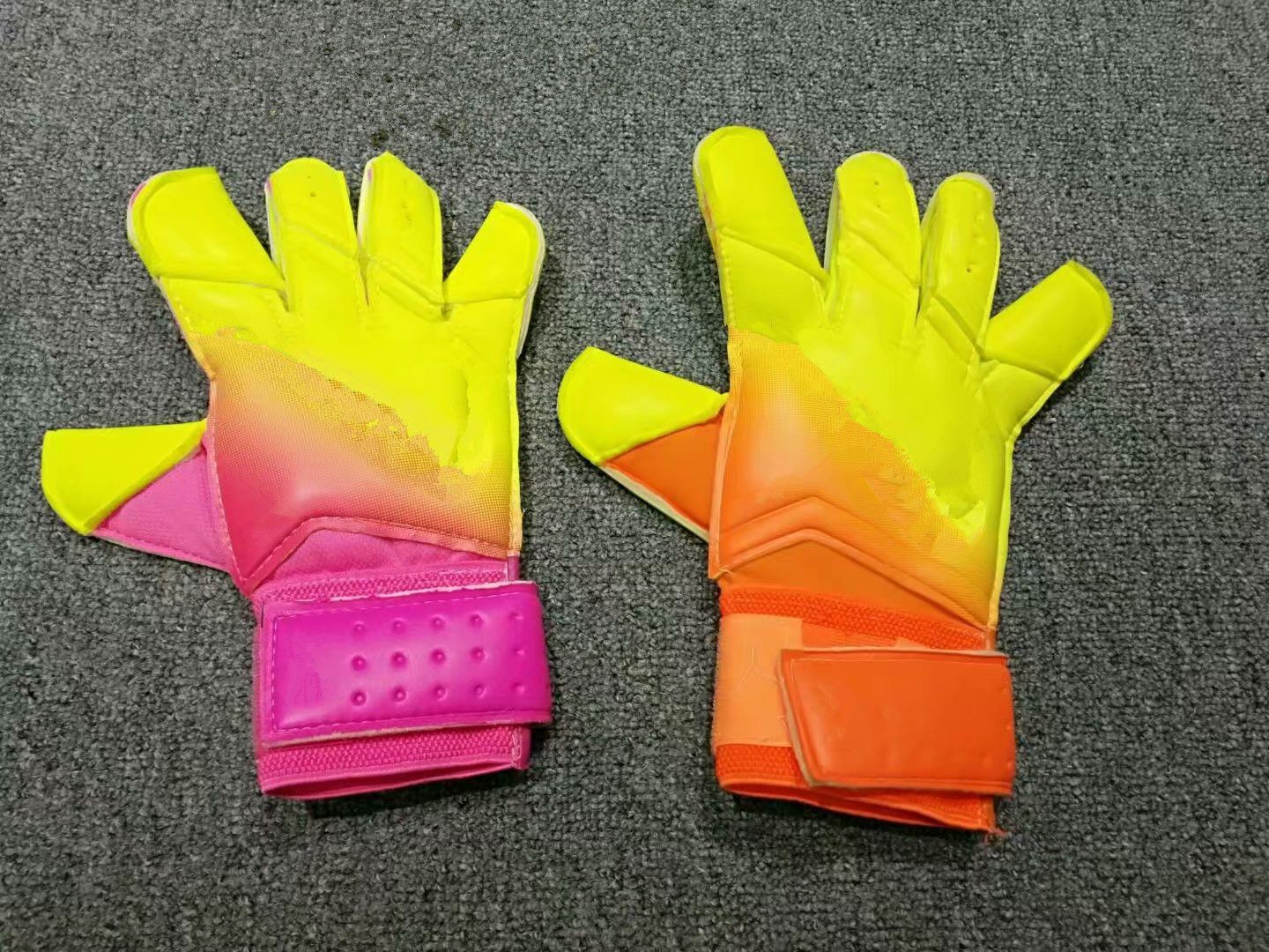 2020 Boneless Luhuang NK 2018 Men Soccer GoalKeeper Gloves Finger