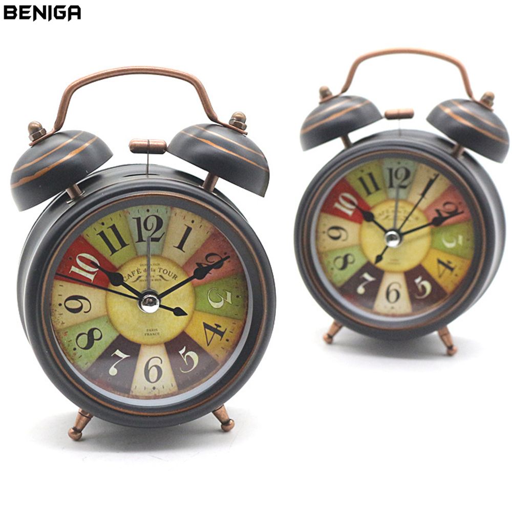 2018 4 Inch Alarm Desk Clock With Night Light Retro Vintage Battery 2018 4 Inch Alarm Desk Clock With Night Light Retro Vintage Battery Operated Student Desktop Office Needle Mute Silently Table From Sshu