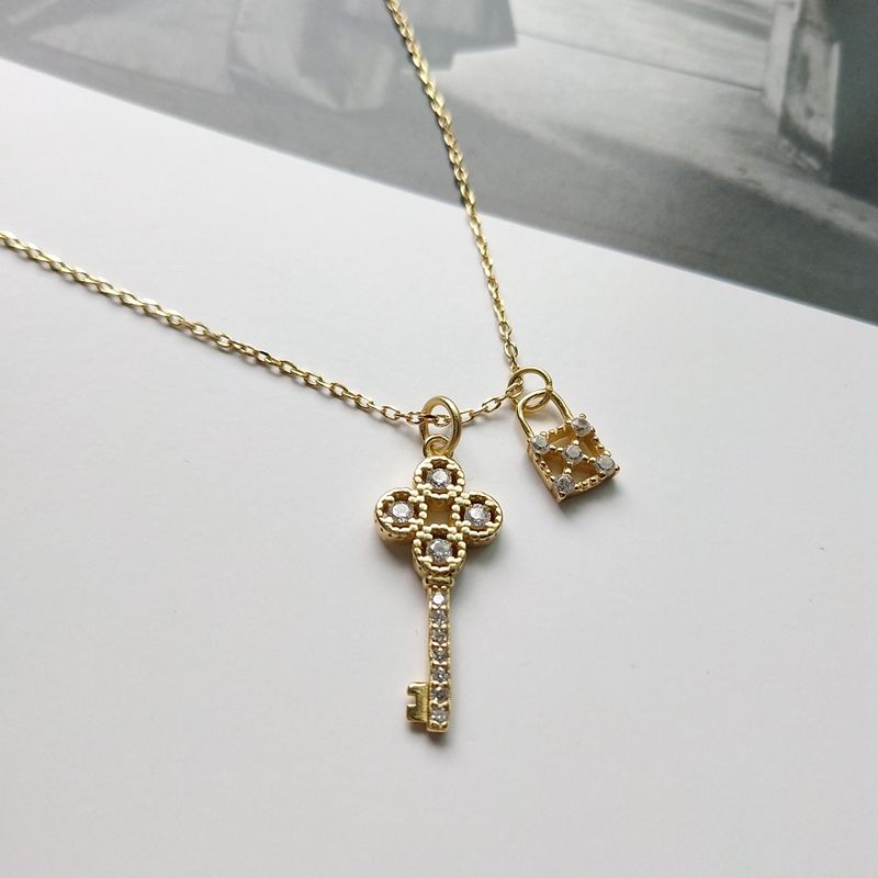2019 925 Sterling Silver Lock Pendant Necklace Gold Fashion Wild 2019 925 Sterling Silver Lock Pendant Necklace Gold Fashion Wild Design Key For Women Jewelry Charms From Yuijin