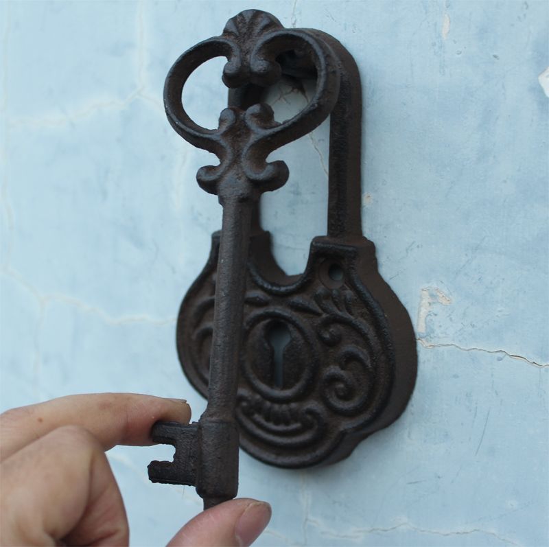 2018 Key Design Cast Iron Door Knocker With Handle Doorknocker Door 2018 Key Design Cast Iron Door Knocker With Handle Doorknocker Door Latch Metal Door Gate Decor Antique Retro Vintage From Haolyhelen, $55.28 | DHgate.Com - 2018 Key Design Cast Iron Door Knocker With Handle Doorknocker Door