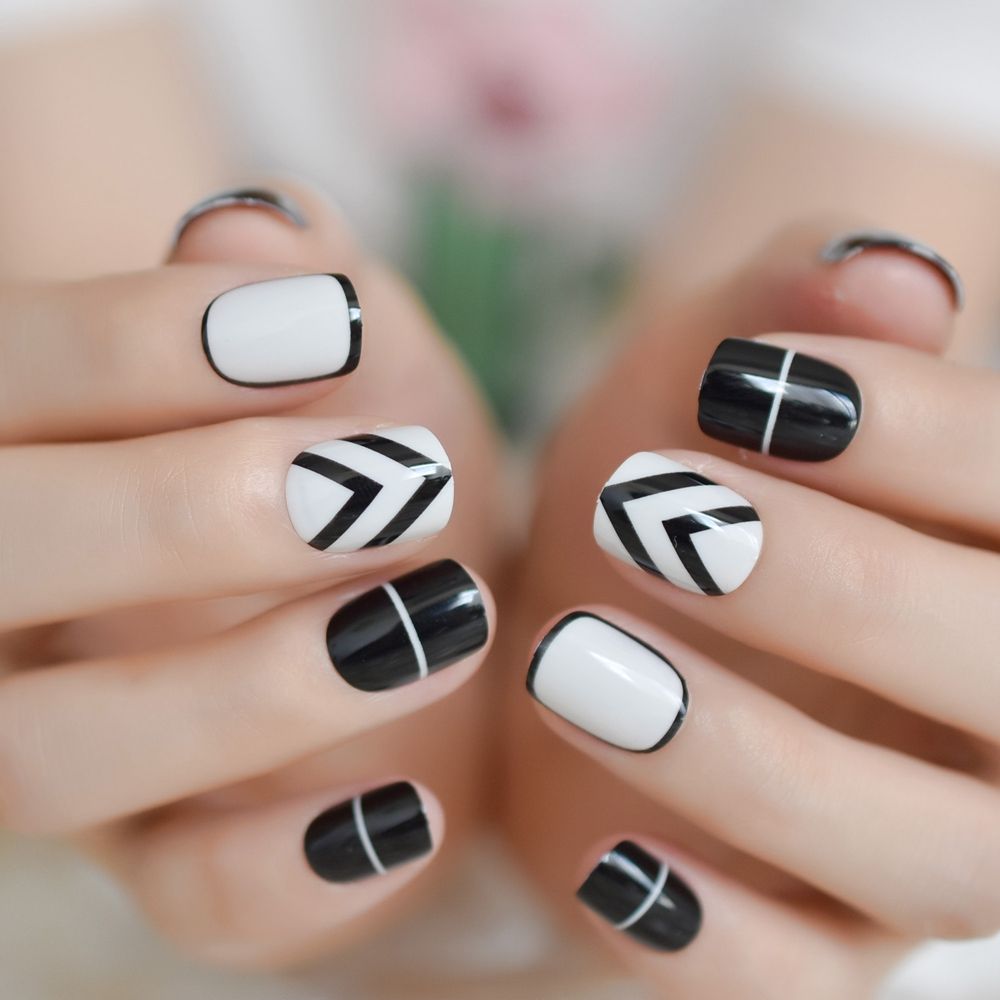 Graphic Detail Press On Nail Kit Black White Faux Nails With Angle