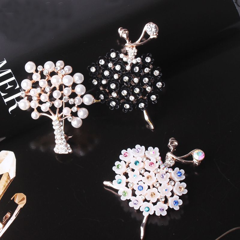 Perle Arbre De Noël Broche Mariée Mariage Bouquets Fille Noire Fille Blanche Coulée De Zinc Strass Ins Style - 