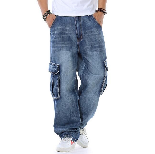 calças jeans com bolsos nas pernas