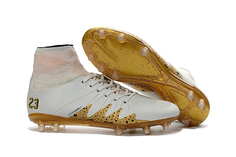 scarpe da calcio dorate