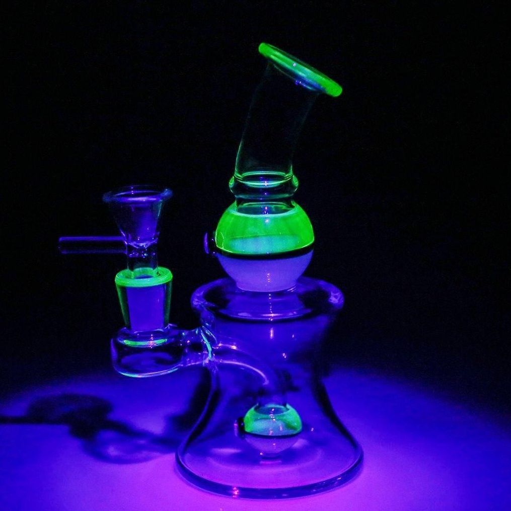 2020 Wholesale 16cm Noctilucent UV Bong Joint 14.4mm Recycler Two