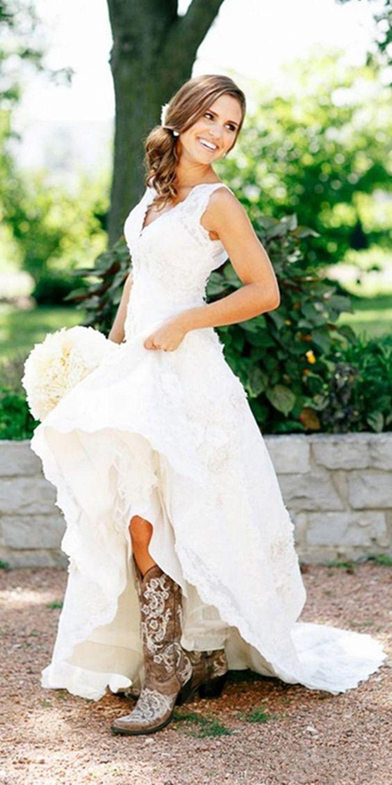 Discount2019 New Rustic Cowgirl Boots Lace Wedding Dresses