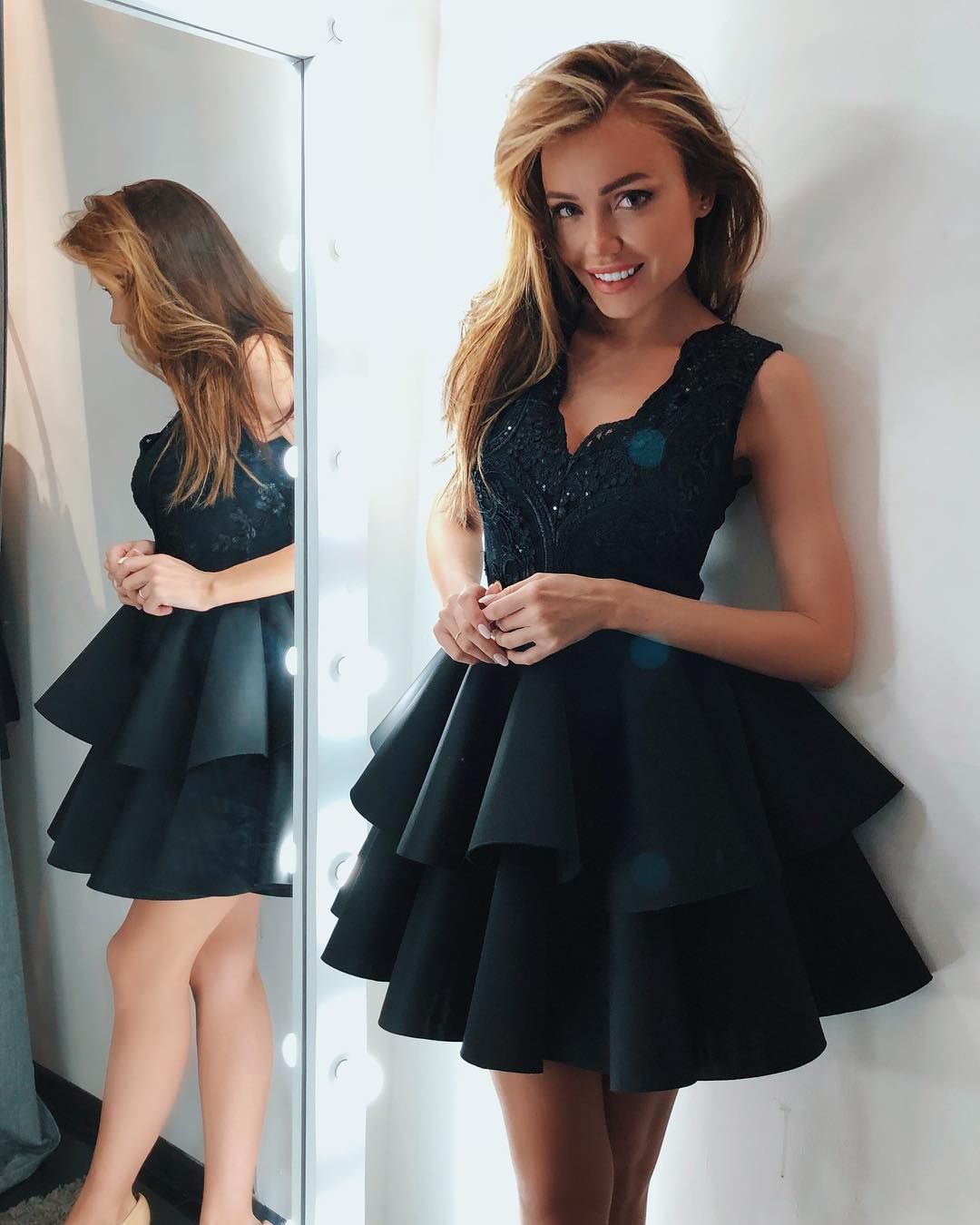 2018 Black Sexy Short Homecoming Dresses V Neck Tiered Ruffles Party Dresses Beads Sequined 