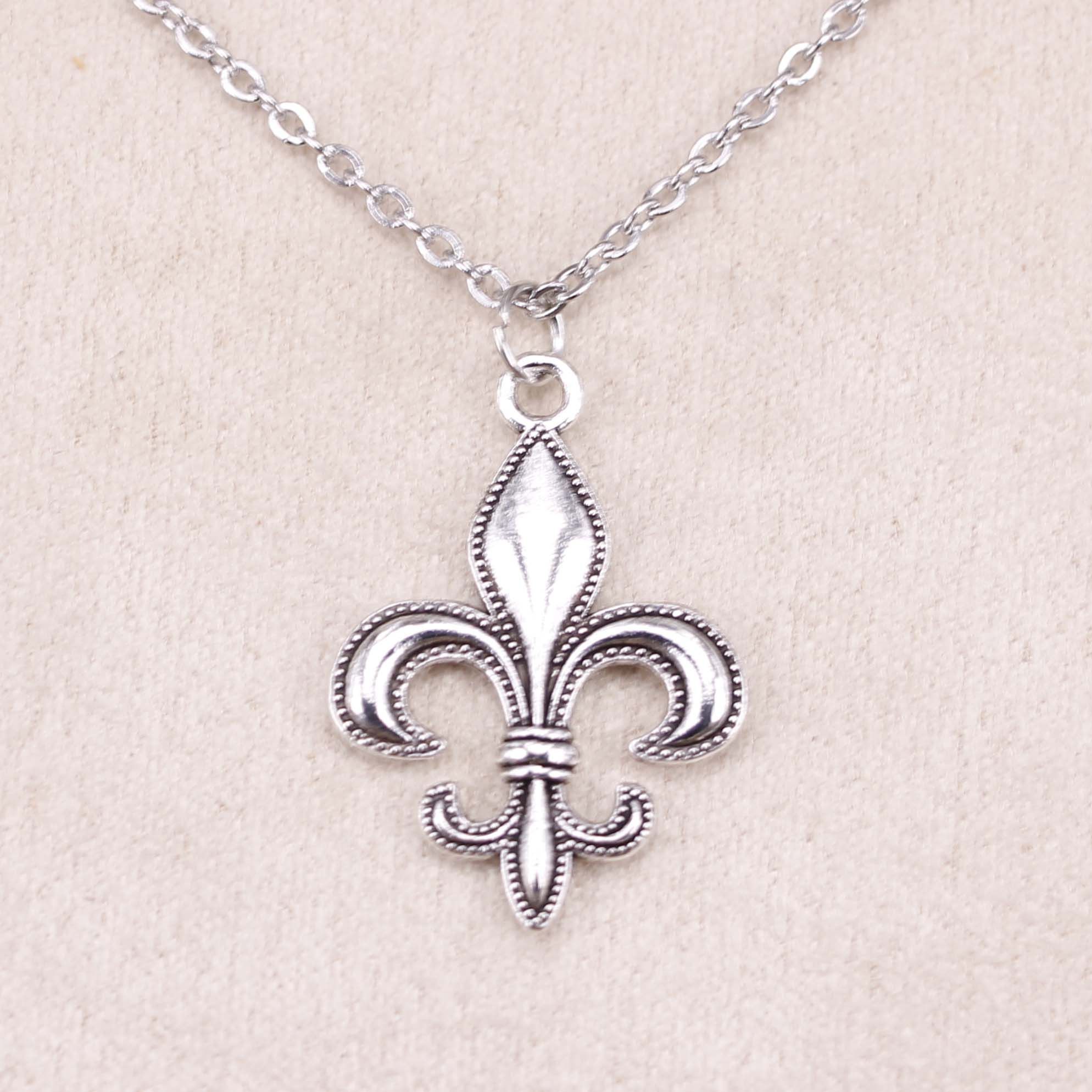 Whole New Fashion Fleur De Lis 28 20mm Antique Silver Pendant Whole New Fashion Fleur De Lis 28 20mm Antique Silver Pendant Girl Short Long Chain Necklaces Jewelry For Women Uk