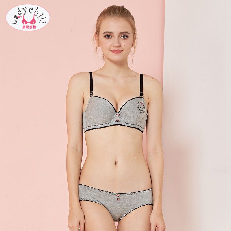 kruzhevnoe-nizhnee-bele-dlya-molodih-porno-so-zrelimi-zhopastimi-ledi-anal