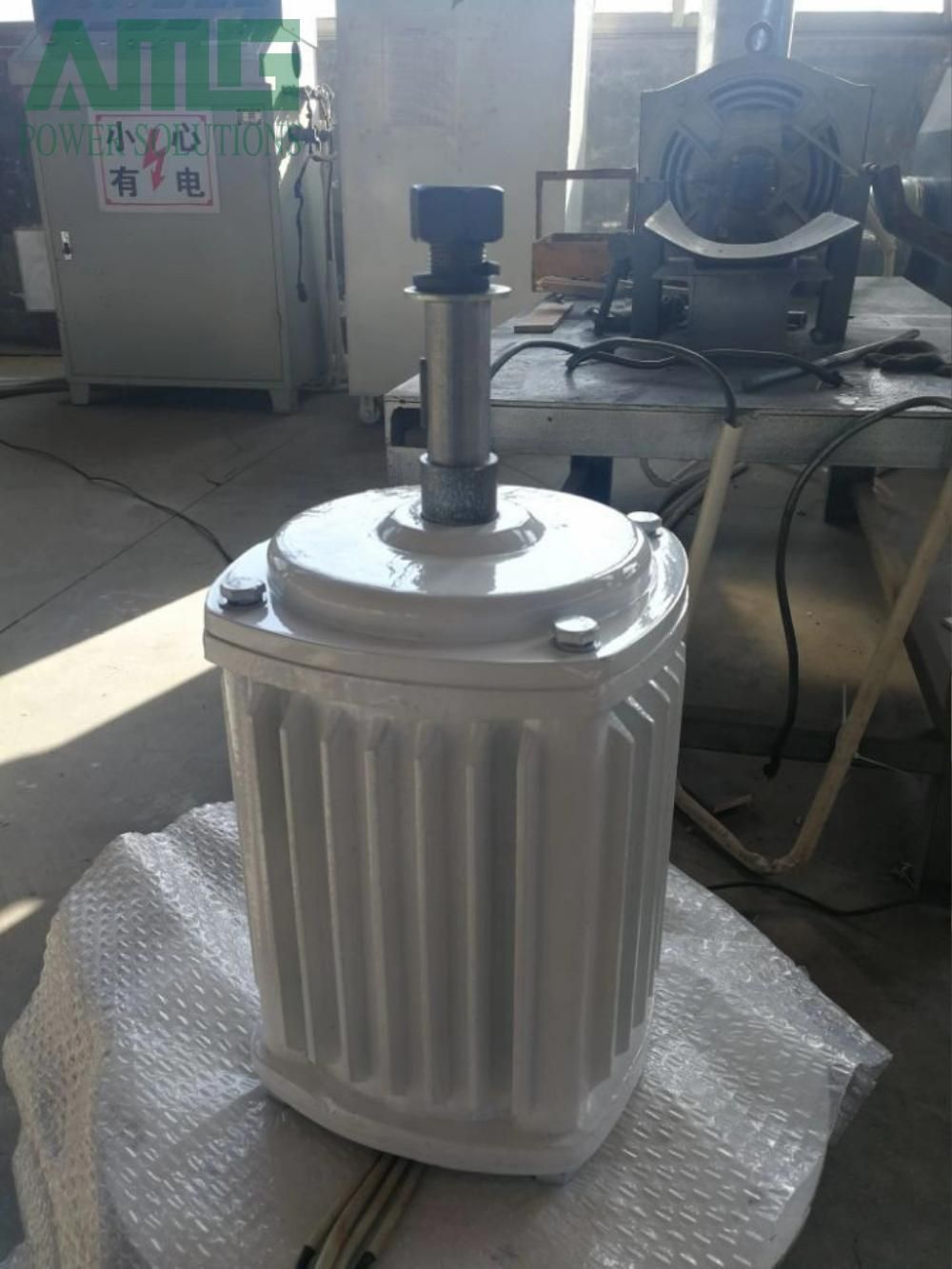 Acquista 3KW / 3000W 300 RPM 48v 220v Alternatore A Permanenti Orizzontale A Basso