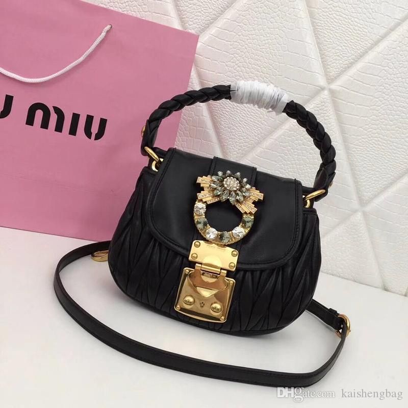 È Da Classico Borsa Montone Donna Sul Pelle Acquista Jacquard Disegno Matelasse Un Realizzata Pregiata La Importata In Rilievo Con Accessori A Corpo Di EwIAEqF