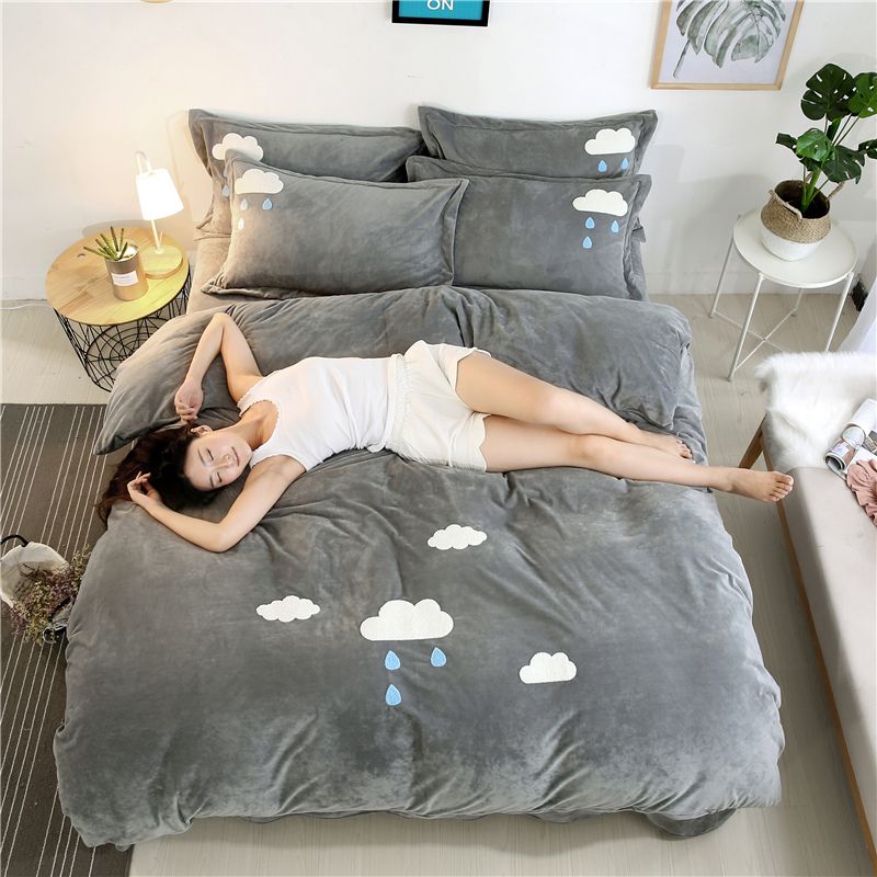 Winter Warm Farley Velvet Quilt Bedding Set Luxury Crystal Winter Warm Farley Velvet Quilt Bedding Set Luxury Crystal Queen King Size Bed Sheet Gray Clouds Princess Thicker Train Striped Duvet