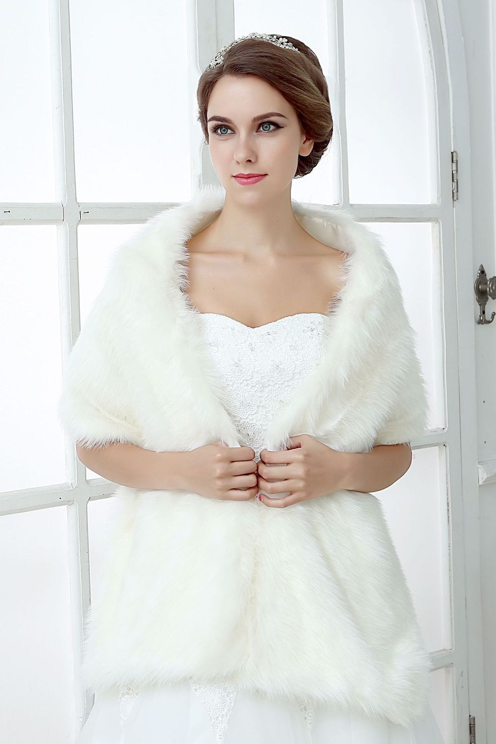 2019 Ivory Winter Cheap Wedding Coat Bridal Faux Fur Wraps Warm