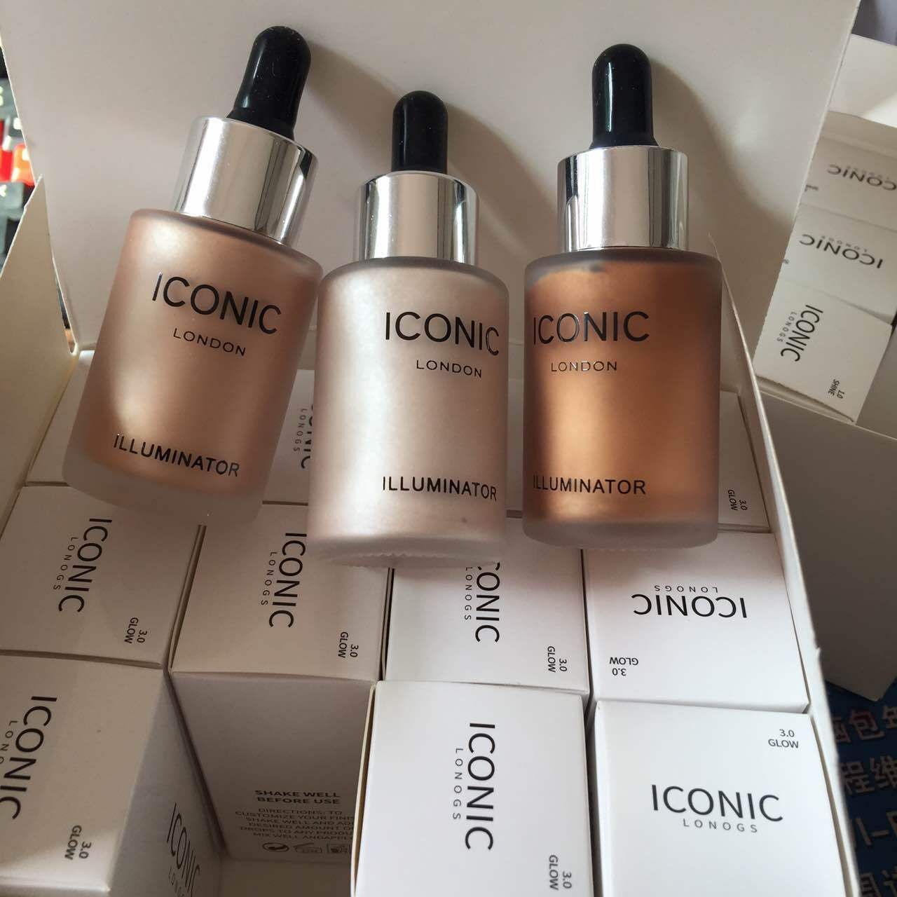 HUDA Beauty Iconic London Illuminator Liquid Highlighter In Shine