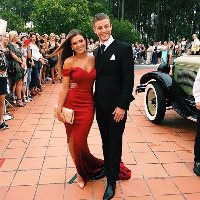 Compra 018 Vestidos De Baile Rojo Encantador Del Hombro Chica Negro Sexy  Parejas Del Lado Dividido Moda Vestidos De Alfombra Roja Evento Formal  Fiesta Del Partido Desgaste Personalizado Barato | Entrega Rápida