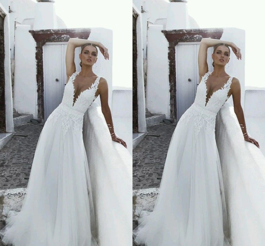 [تصویر:  2019-designer-beach-wedding-dresses-sheath.jpg]