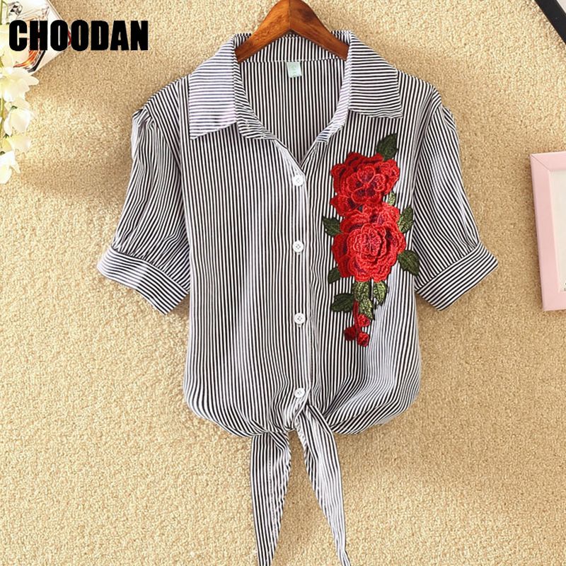 camisa blanca con flores mujer
