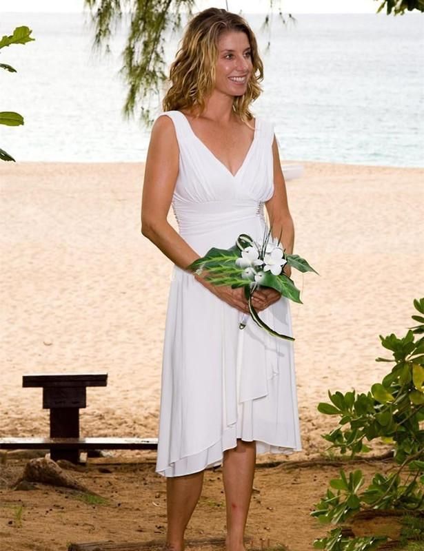 2018 Summer Casual Beach Wedding Dresses V Neck Sleeveless Chiffon