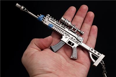 acheter 2018 modele d arme fortnite pendentif modele d arme metal d alliage de zinc boite en plastique coloree cadeaux d amoureux de jeu ornements de - arme fortnite a acheter