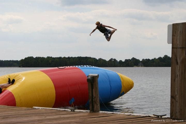 inflatable water jumping pillow
