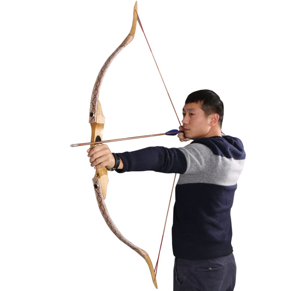 стрельба из рекурсивного лука. лук для стрельбы. дугообразный лук. сгибает лук. изогнутый изогнутый лучник.