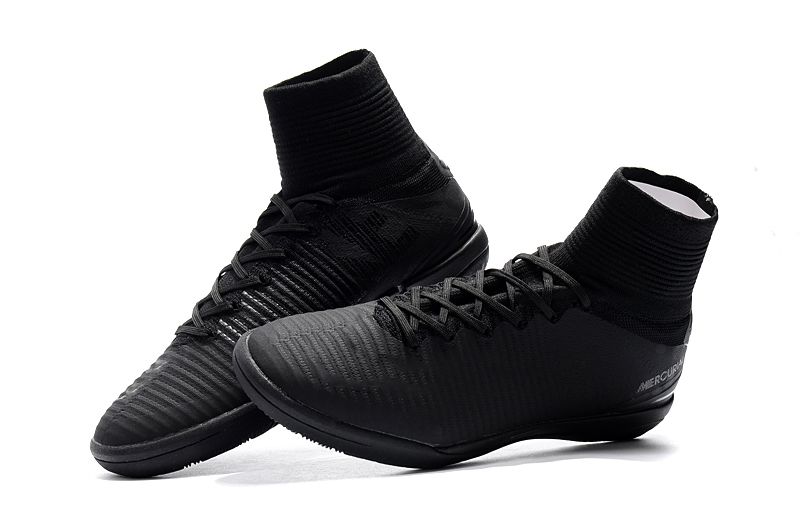 botines de futbol negro