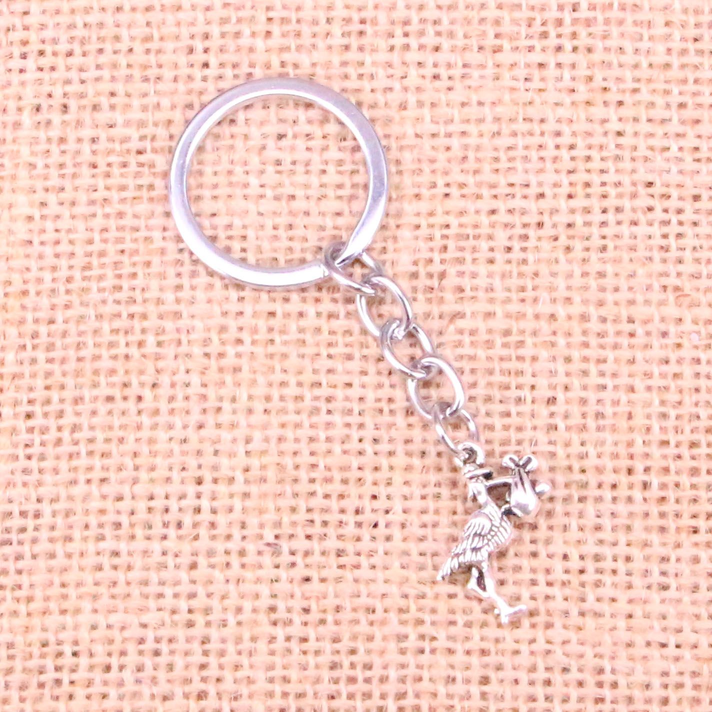 Argent 2318mm Mode Bébé Antique Oiseau Pendentif Bijoux Cigogne Plaqué Métal Porte En Clés 28mm OkTPZuiX