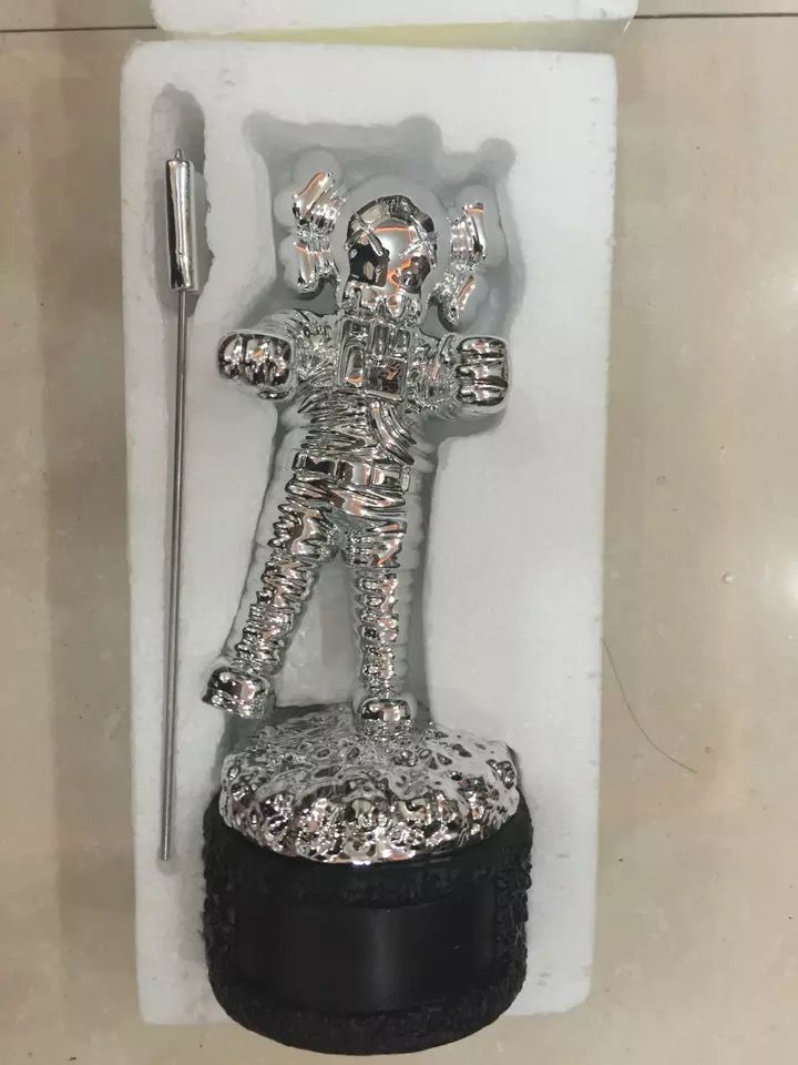 2019 MTV Award Trophy Statue Moonman Prop HIGH QUALITY SILVER PLATED 1