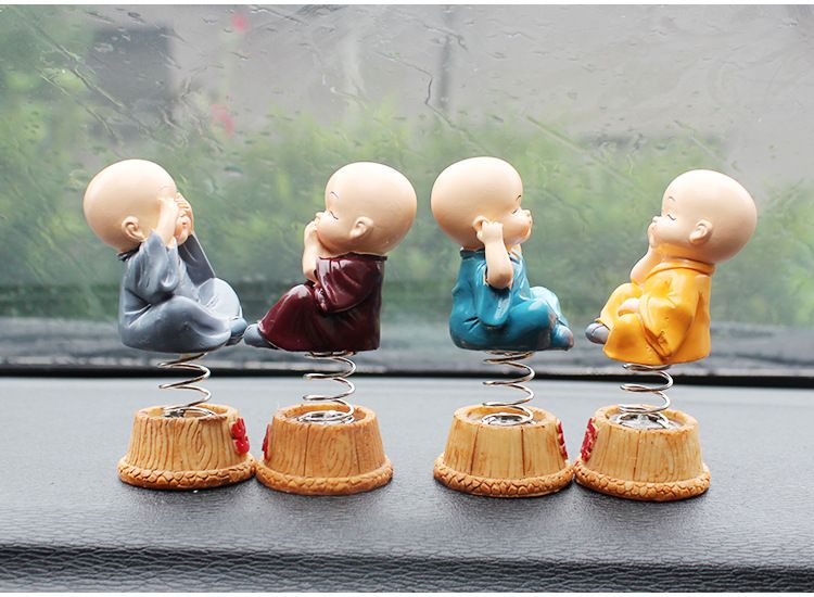 4Vier kleine Mönch Buddha Kung-Fu schöne-Auto Dekoration Monk Zubehör Desk E4D2