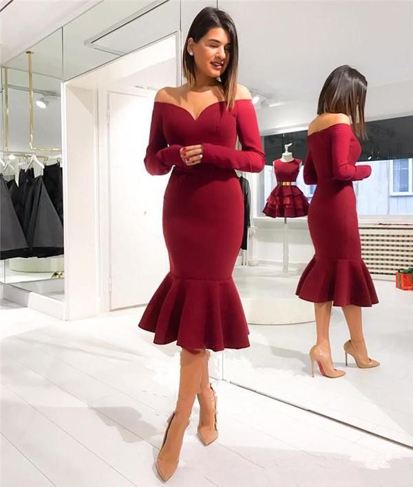 vestido vermelho com bota preta