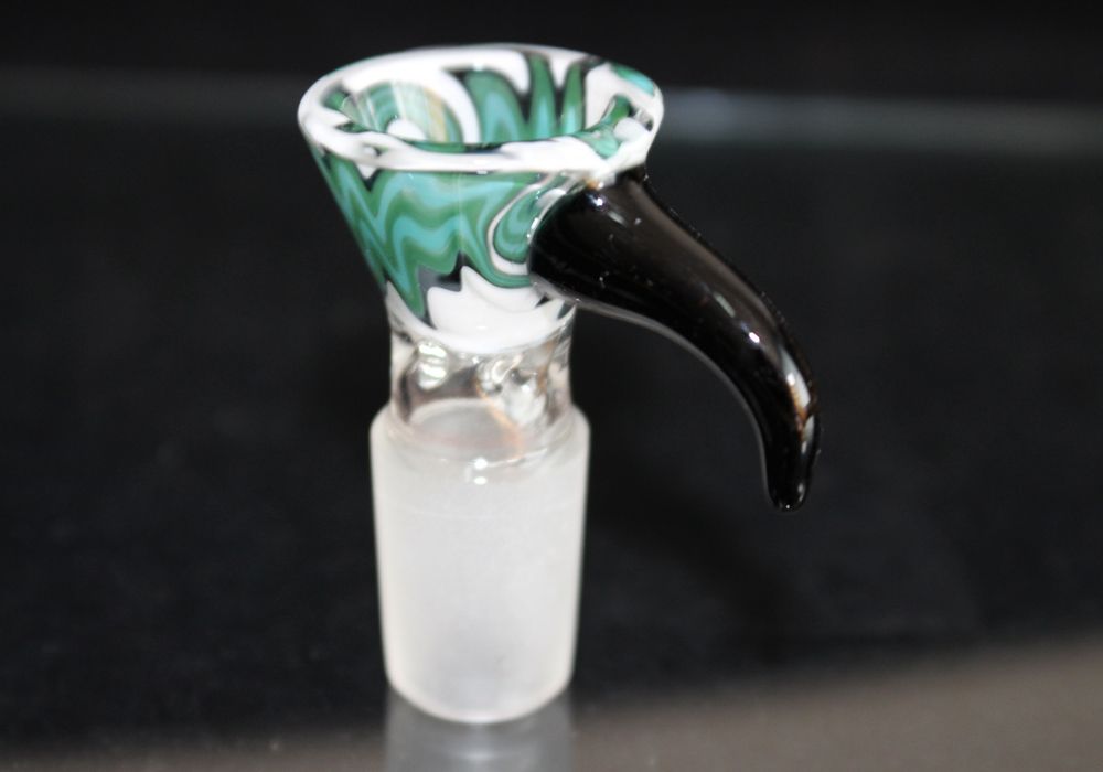 2020 Heady Colored Glass Smoking Bowl 14mm 18mm Male Bowl With Handle Beautiful Slide For Glass