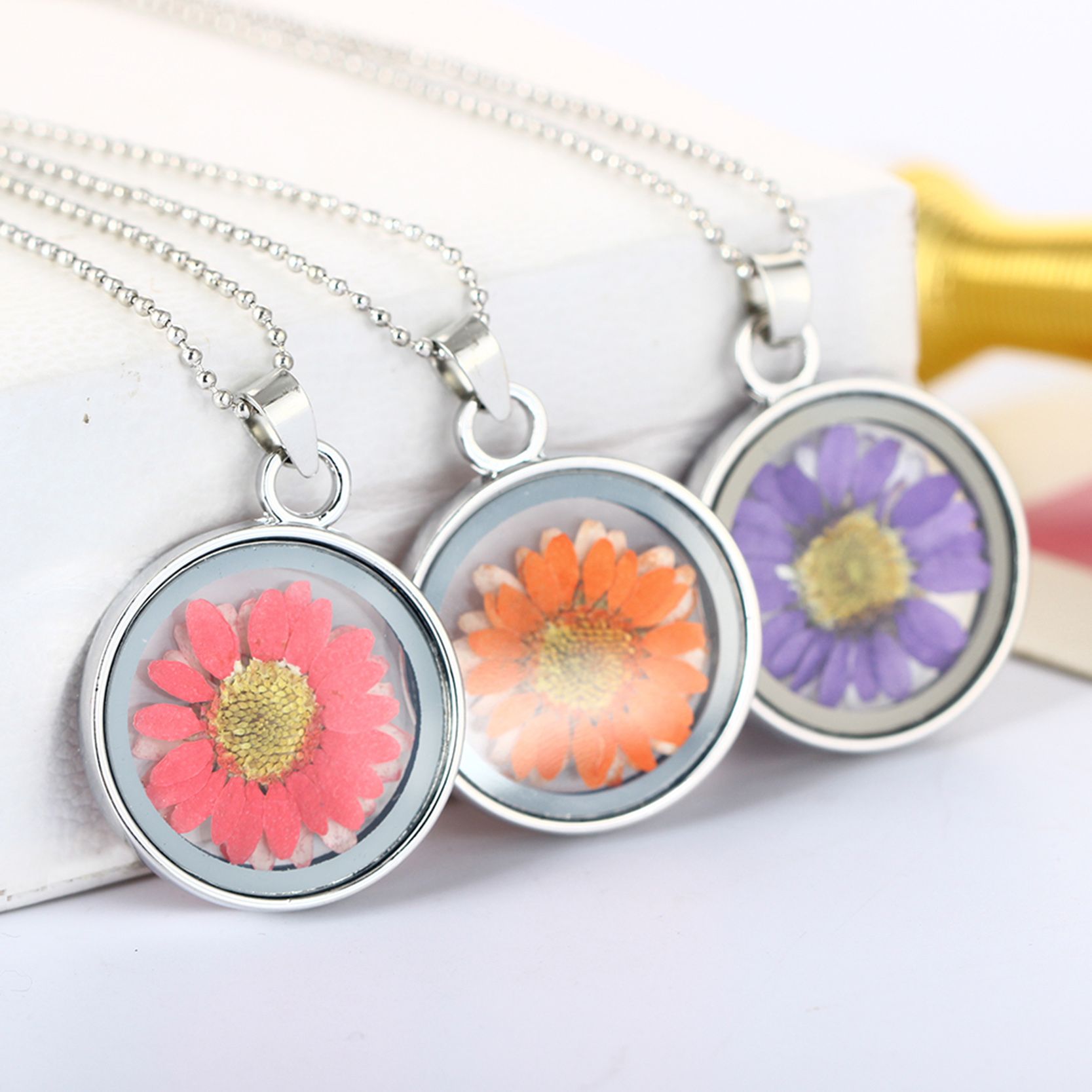 2020 Dried Flower Necklace Sivler Plated With Glass Daisy