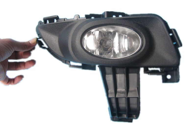 마즈다 3 프레임을 가진 안개 램프 어셈블리 3 1.6L 오른쪽 및 왼쪽 빛 BS1C-51-680 BS1C-51-690