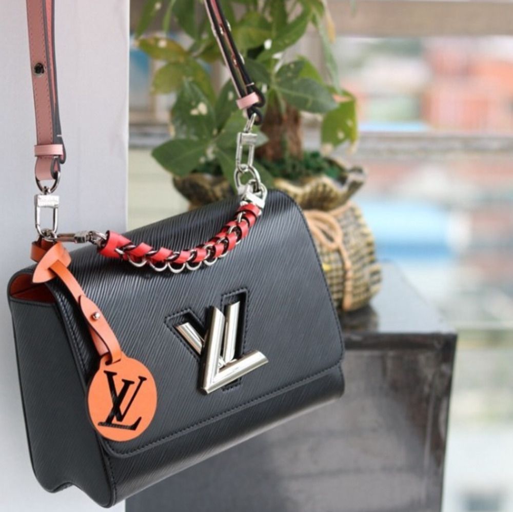 short chain shoulder bag