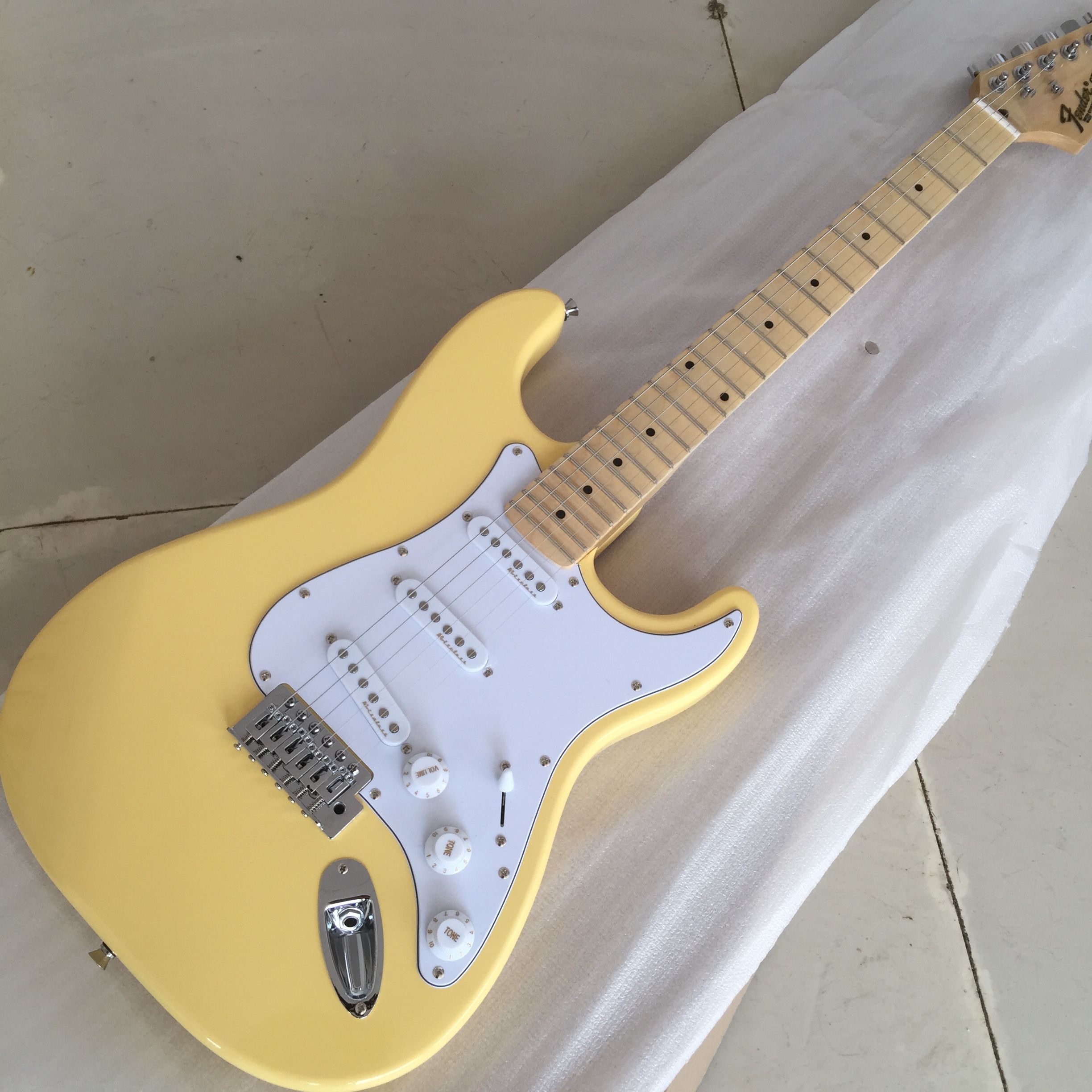 Electric Guitars Deep Scalloped Maple Fingerboard 21 Frets Creamy Guitar ST Guitars Guitarra