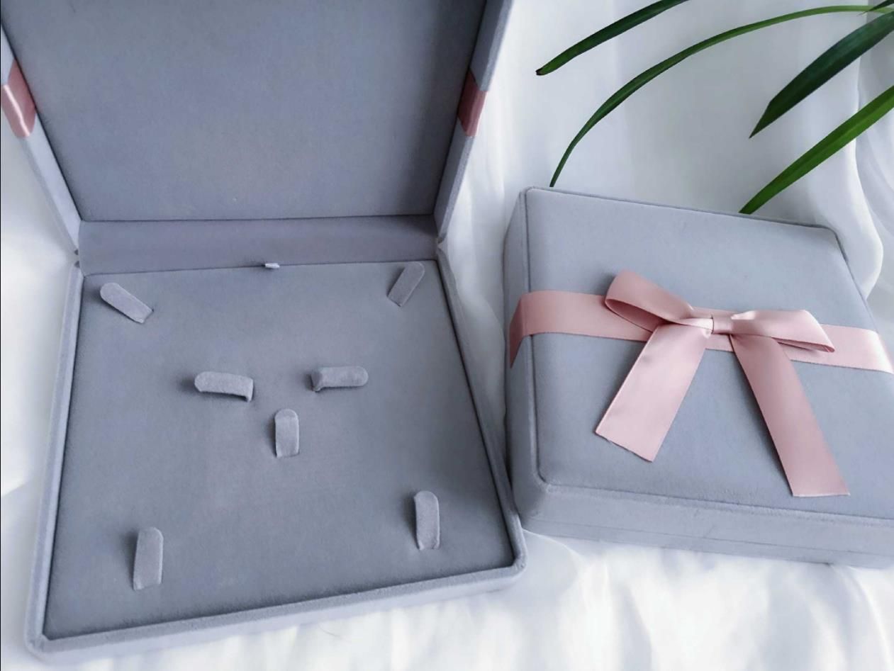 Wholesale Jewelry Packaging Display Type 19x19x4cm Velvet Jewelry Box wholesale-jewelry-packaging-display-type-19x19x4cm-velvet-jewelry-box