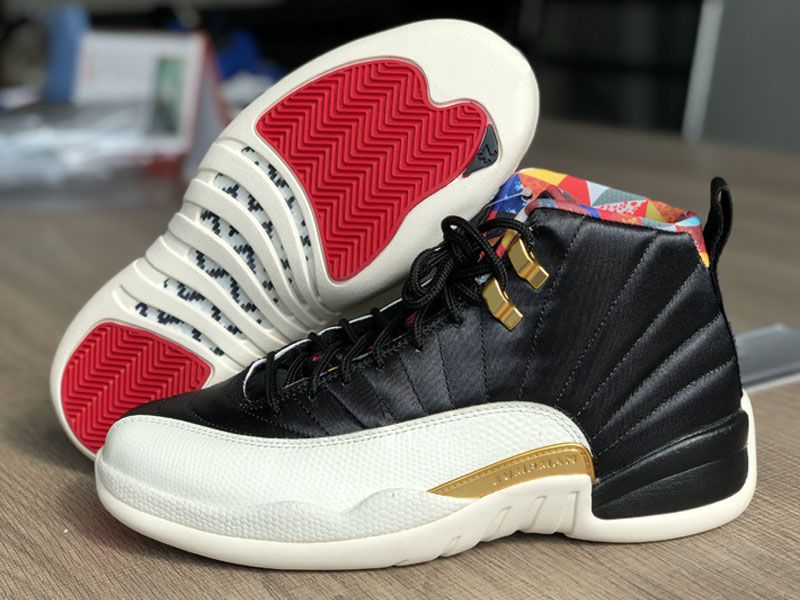 tenis jordan con fibra de carbono