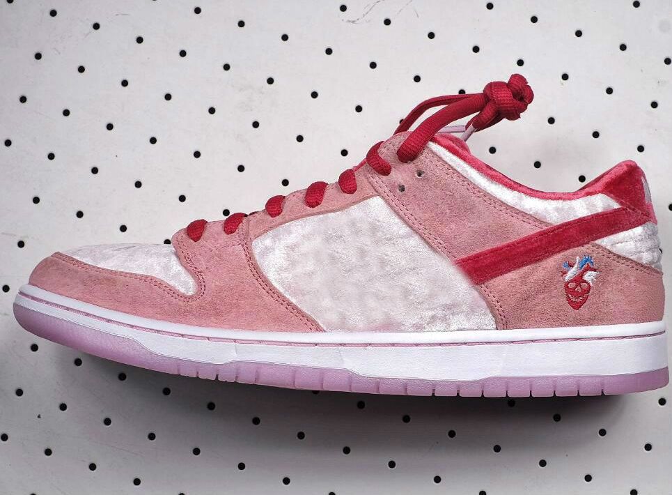2021 2020 Newest SB Dunk Low X Strangelove Pink Velvet Running Shoes Women Mens Designer 