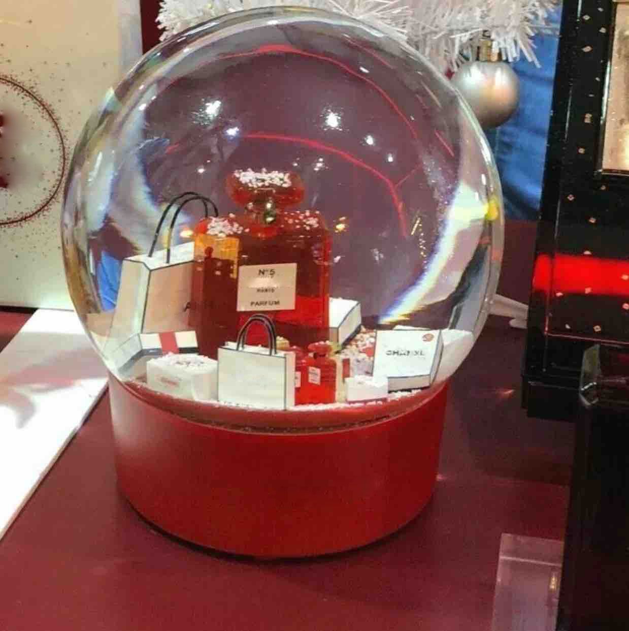 2020 New Red Electric Big Snow Globe C Classics NO.5 Crystal Ball