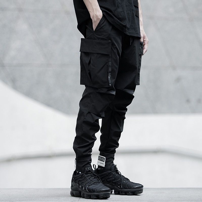 outfits with black cargo pants mens