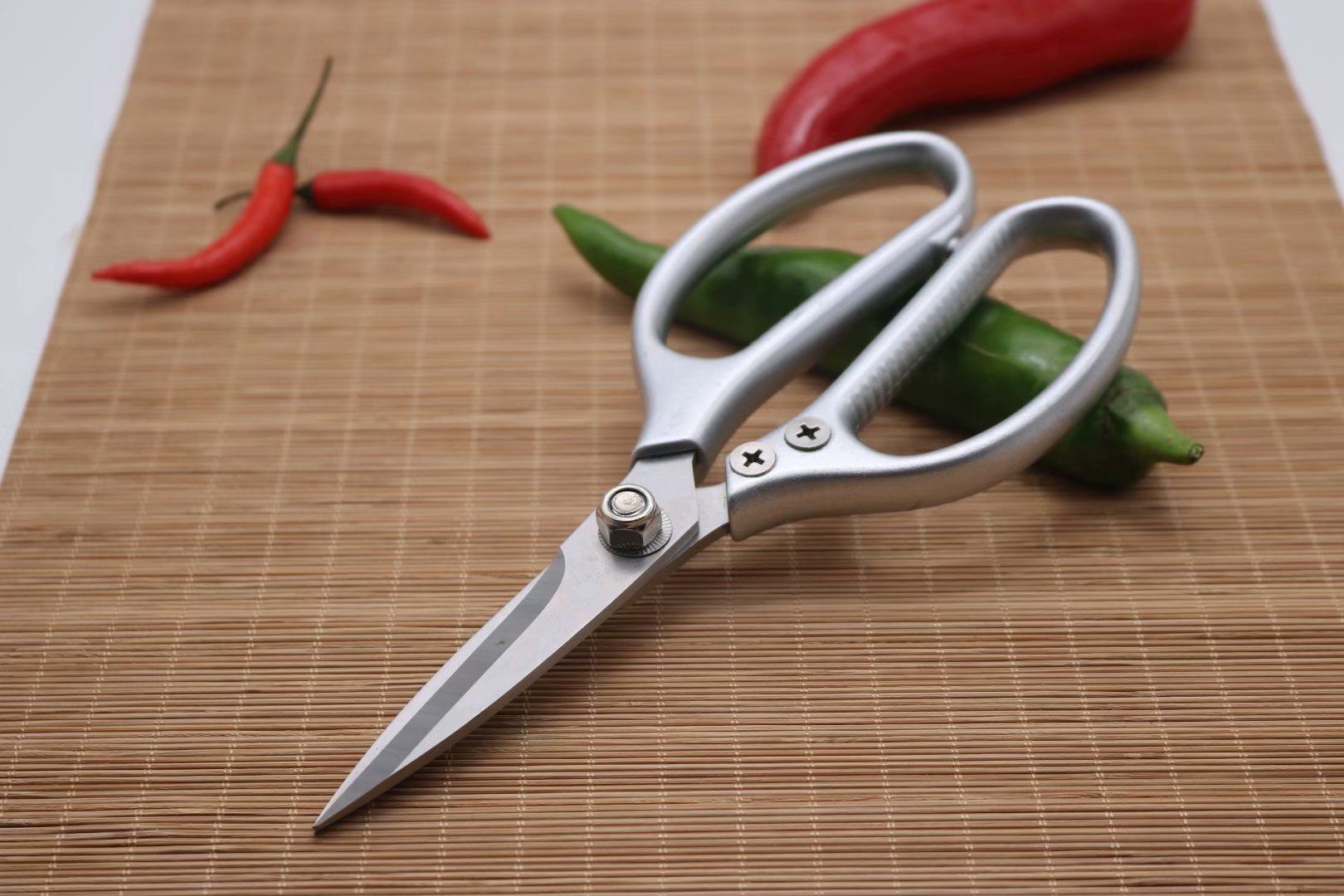 2019 Japanese Household Kitchen Shears Strength Chicken Bone Shears All