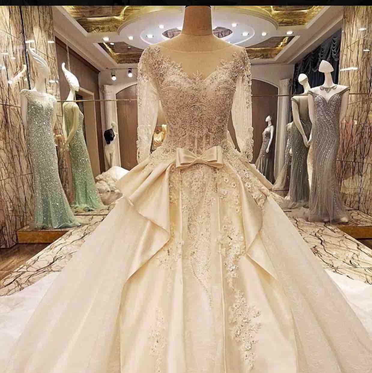 Discount 2019 Luxury Champagne Gold Wedding Dresses Long Sleeves Lace