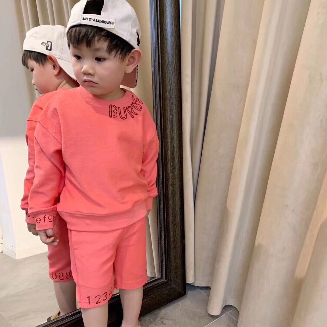 2019 Baby Jungen Mädchen Sets Sommer Kinder Sets Kleidung T Shirt + kurze Hosen Baumwolle Sport Brief gedruckt Set Kinder Anzug 2019 Baby Jungen Mädchen Sets Sommer Kinder Sets Kleidung T Shirt + kurze Hosen Baumwolle Sport Brief gedruckt Set Kinder Anzug