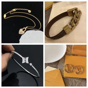 2023 Nieuwste Fashion Look Hot-selling Kostuum Accessoires Nieuwe Stijl Hanger Ketting Armband Klassieke Vrouwen Mannen Mode Cadeau Luxe kettingen Ontwerpers Sieraden