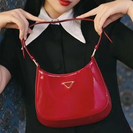 1.1 Bolso de hombro de diseñador de triángulo de Cleo bolso de lujo para mujer Fashion Hobo Axilar Bag Pochette Red Red Bols