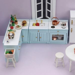 1 12 BJD Dollhouse Mini Kitchen Decoration Modèle Mobilier Armoire d'angle Blue Cuisine Top Cover OB11 Doll House Accessoires 240424