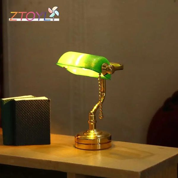 1/12 Dollhouse Miniature Lampe de bureau LED Vert Postman Lumière Éclairage Meubles de maison Modèle Décor Jouet Maison de poupée Accessoires 240223