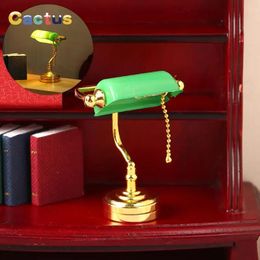 1 12 Dollhouse Miniatuur Bureaulamp LED Lamp Groen Postbode Licht Verlichting Meubelen Model Decor Speelgoed Poppenhuis Accessoires 240123