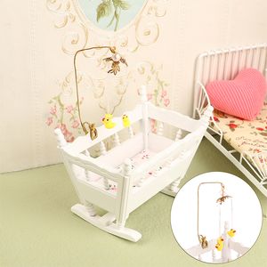 1:12 Dollhouse Miniature Ducking Pendentif Ornement Baby Bed Lips Camp Baby Sleep Toy Decor Home Doll House House