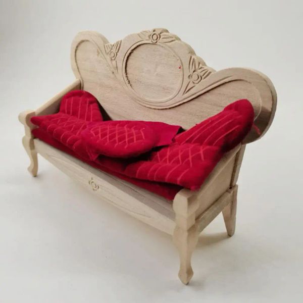 1:12 Vin miniature canapé en bois rouge canapé long pour poupés mini meubles toys poupée de poupée